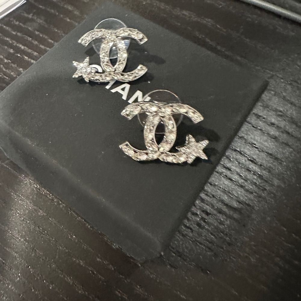 CHANEL AUTHENTIC EARRINGS SILVER